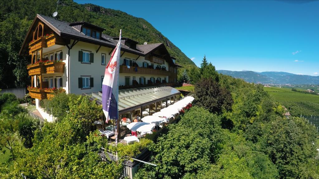 Hotel Tannhof Caldaro Exteriör bild